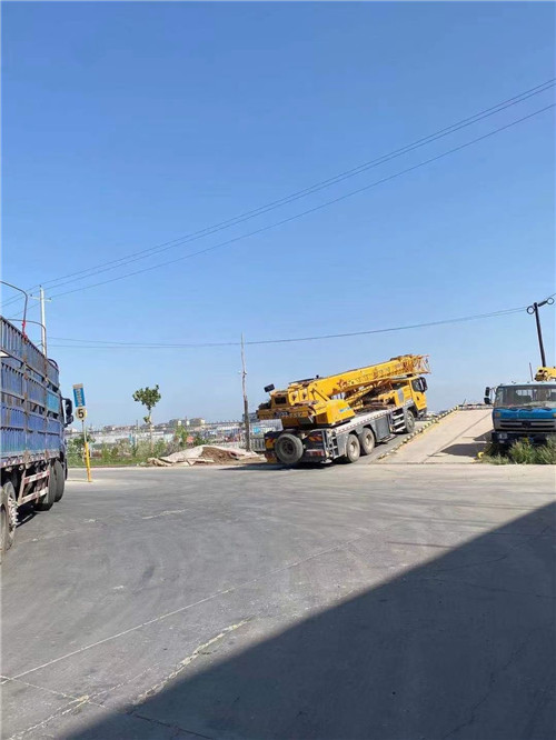 布尔津县25吨吊车的租赁价格大概是多少？